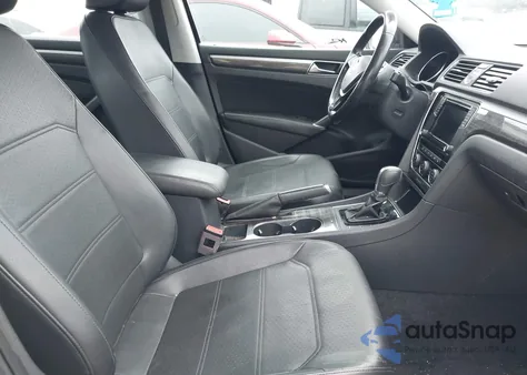 2017 Volkswagen Passat 1.8T Se z USA, uszkodzony, nr VIN 1VWBT7A3XHC083672